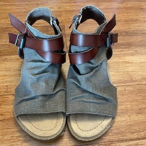 NWOT distressed sandals